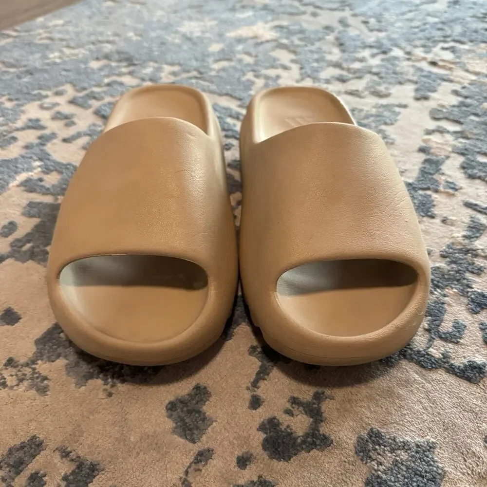 adidas Yeezy Slide